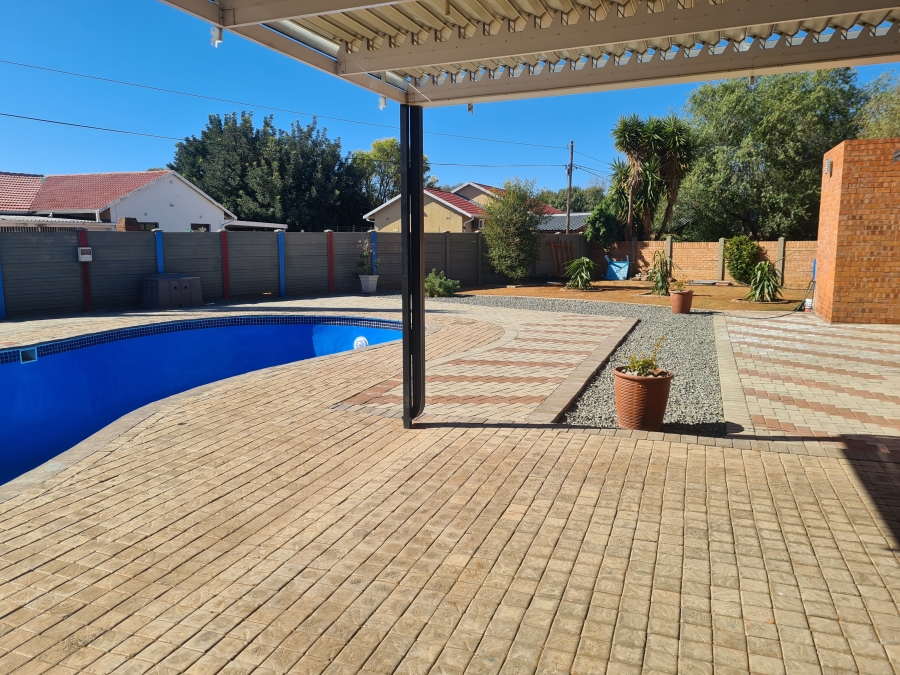 4 Bedroom Property for Sale in Royldene Northern Cape